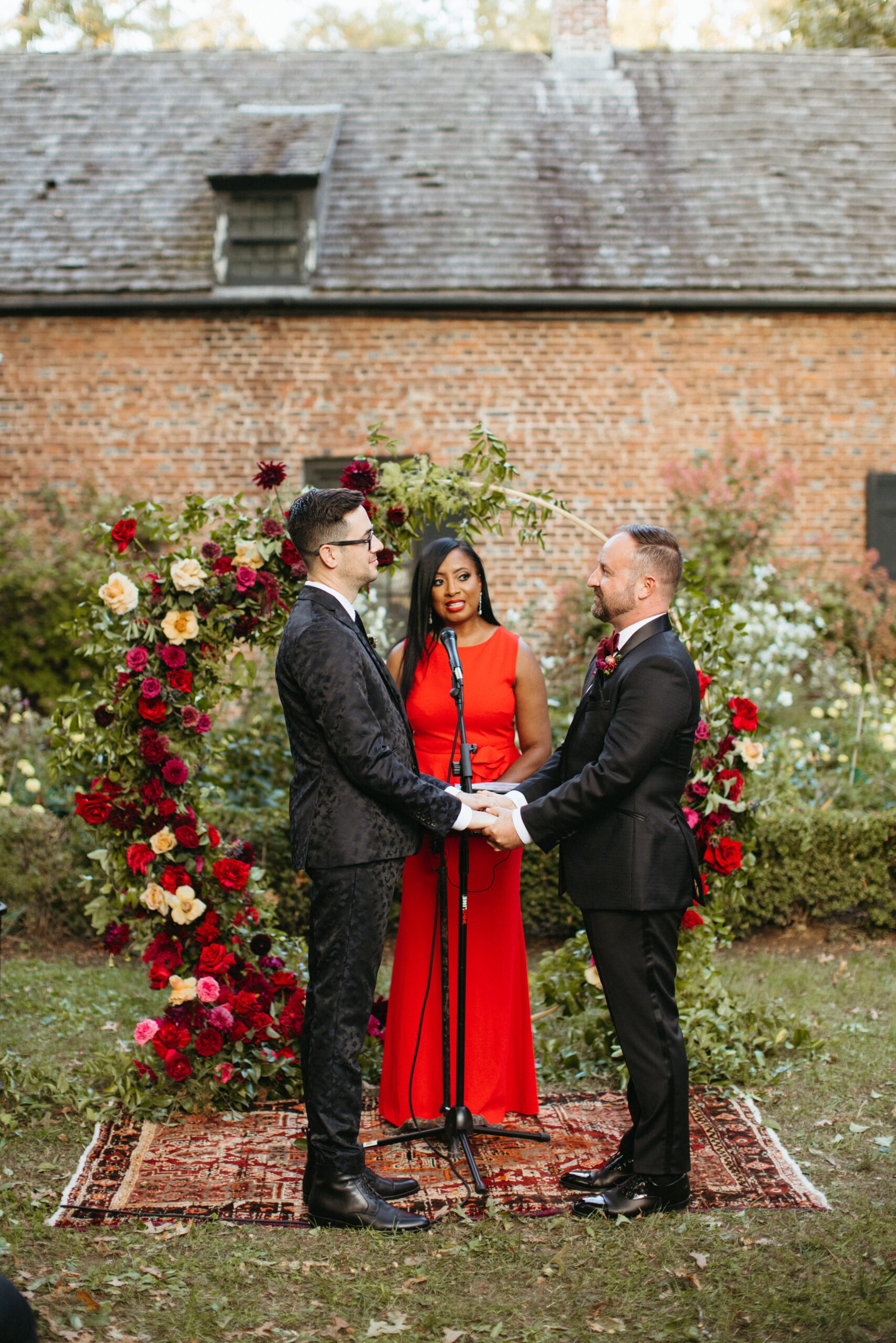 Ceremony vows beneath a bold statement arch